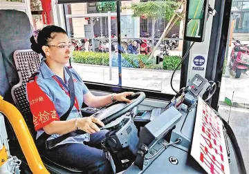 公交司机：严查车辆 带给乘客清凉