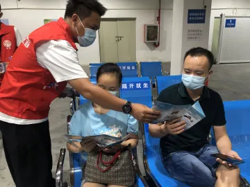新湖街道党员志愿者助力反邪教宣传