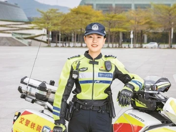 优秀共产党员时春霞：铁骑女警一路护民平安
