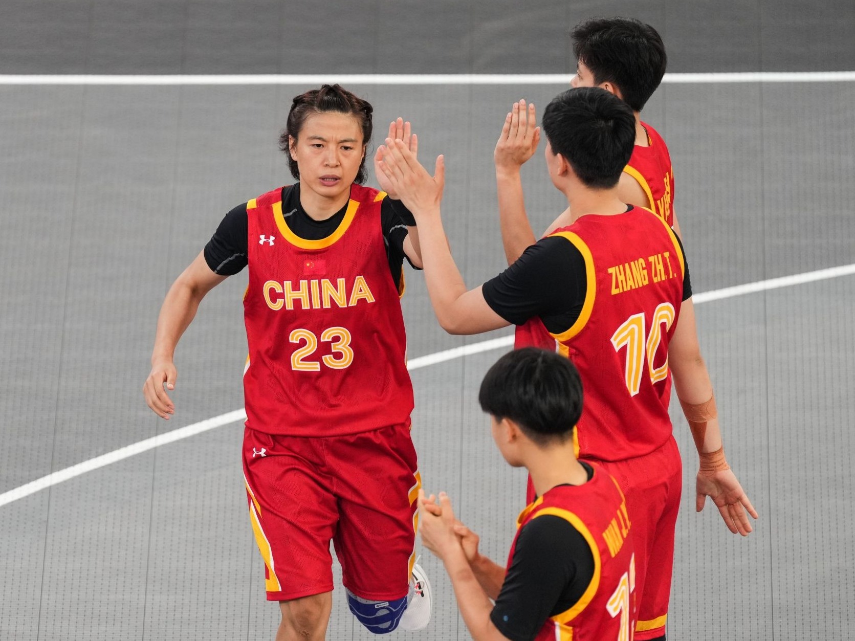 中国女子三人篮球拿下铜牌！当她们帅起来，真没男孩什么事