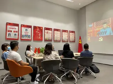 凤凰街道400余名“两新”党员集中收看庆祝中国共产党成立100周年大会实况直播