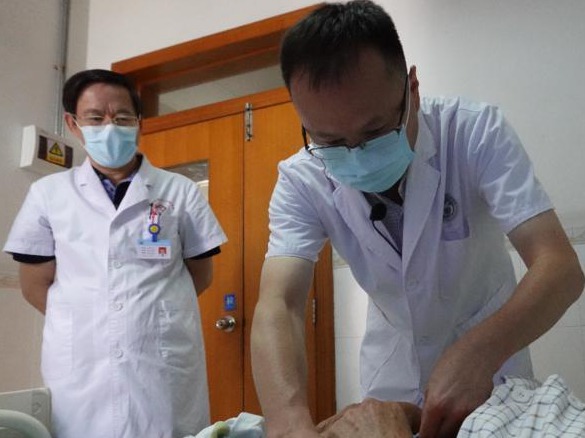 腰腹酸痛竟然是得了癌症，这种癌症的“前兆”常常被忽视