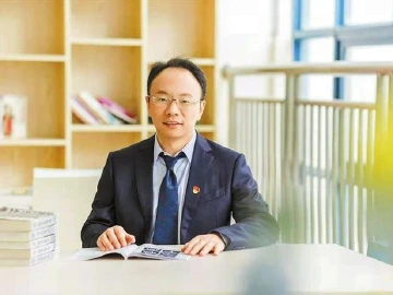 优秀党务工作者姚亮：以党建引领学校 教育教学高质量发展