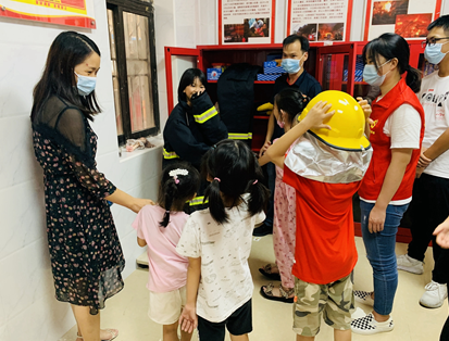 根竹园社区“暑期社区体验日” 让孩子们从小学习为群众办实事