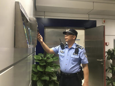 徐国玲：日均2万步守护地铁站区