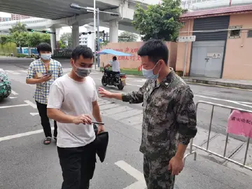 马田街道基干民兵参与疫情防控服务群众办实事  