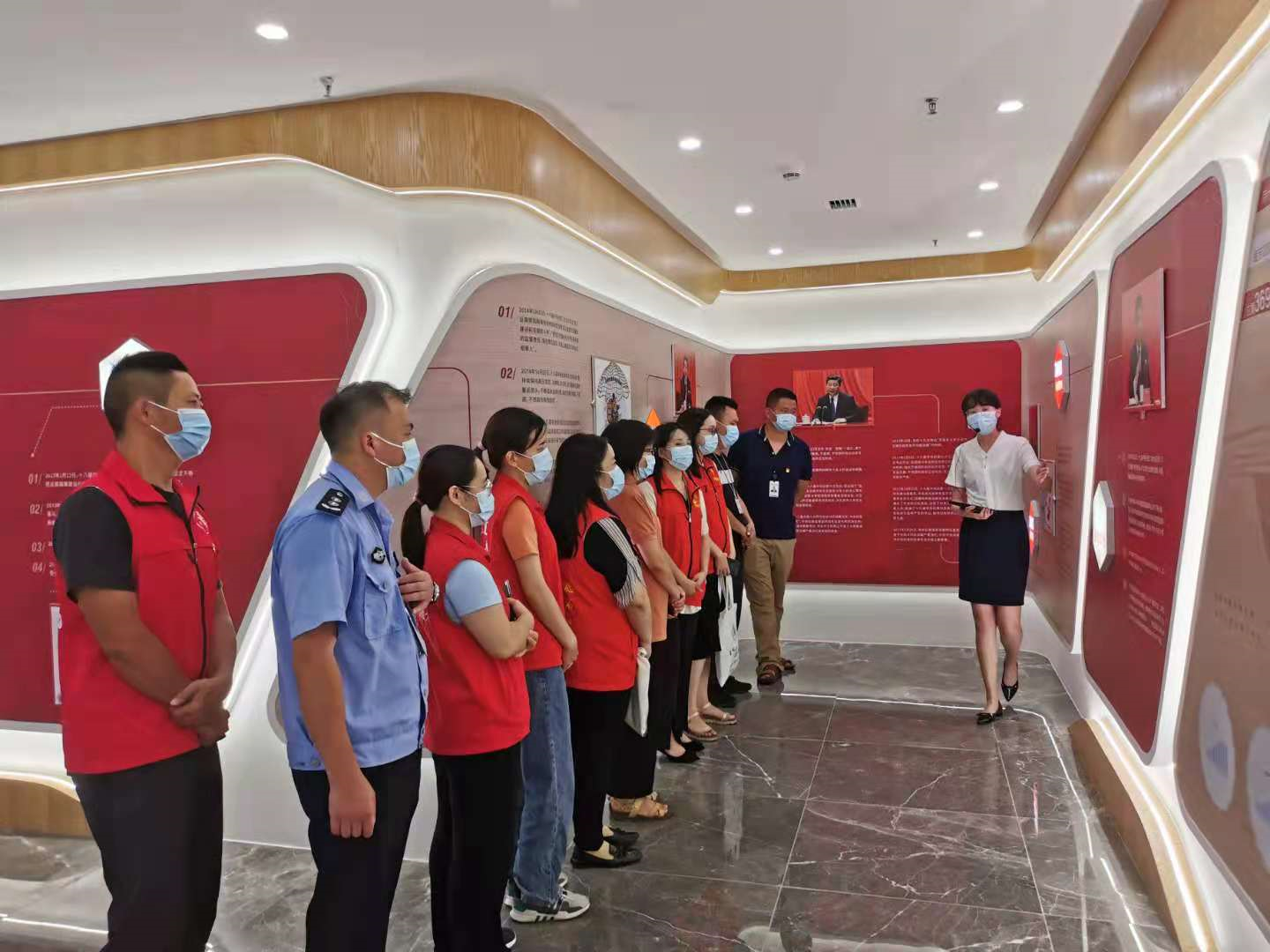 凤凰街道机关第五党支部党员学党史强纪律转作风  
