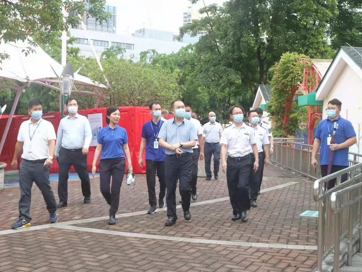 福田区领导率队到深圳市儿童乐园检查设备设施