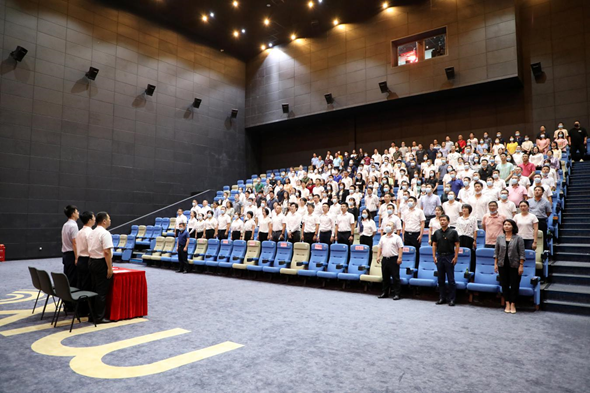 弘扬模范精神，凝聚实干力量！坪山区国资局党委召开“两优一先”表彰大会