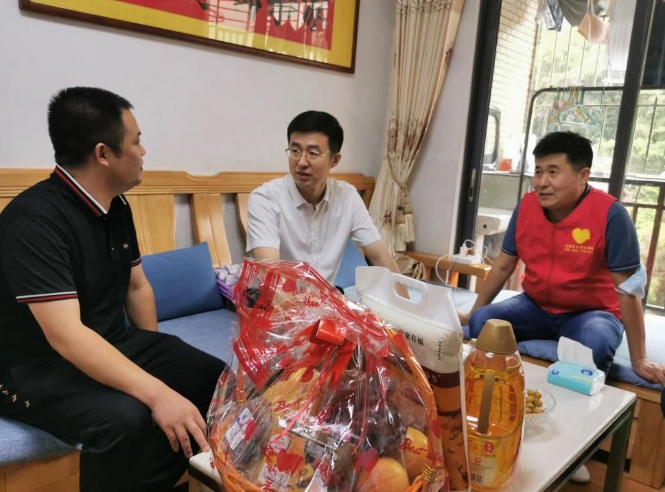 南湾街道组织开展丰富多彩的“八一”慰问活动 