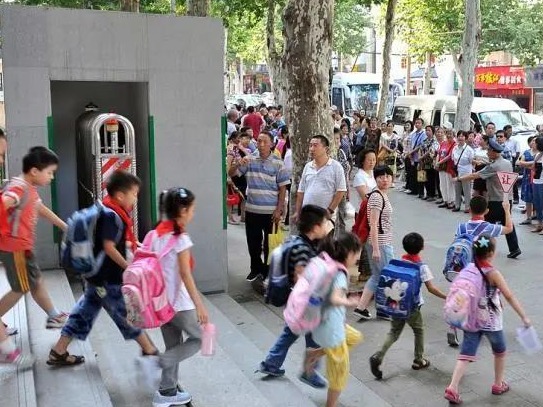 托管班来了！老师和学生都没寒暑假了吗？