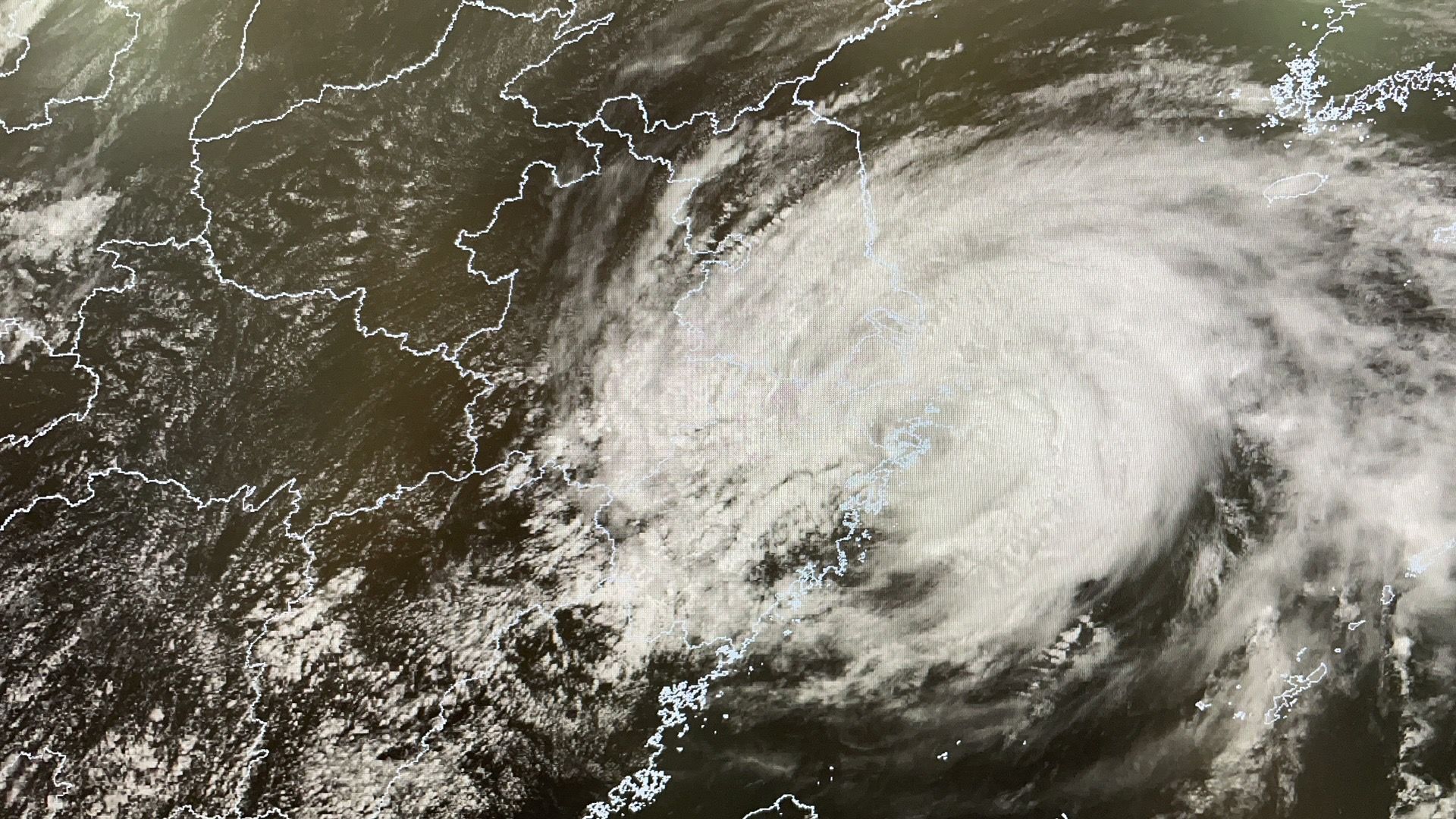 台风“烟花”已于12时30分前后登陆浙江舟山普陀