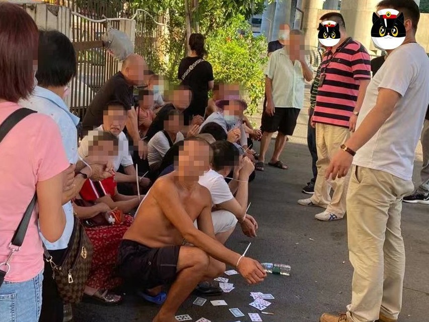 高架桥下聚集赌博 警方抓获28人