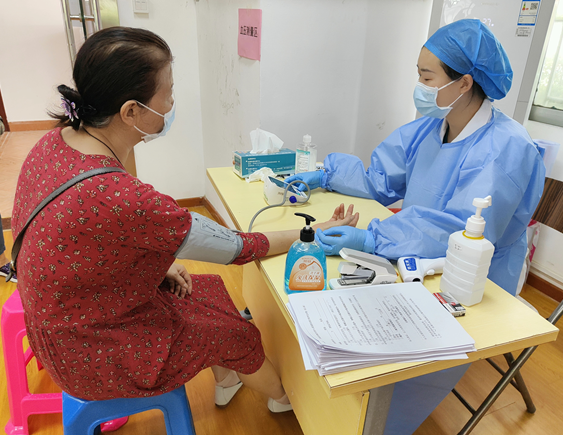 “疫苗接种进小区，服务老人有温度 ”桂园街道助力老年人新冠疫苗接种