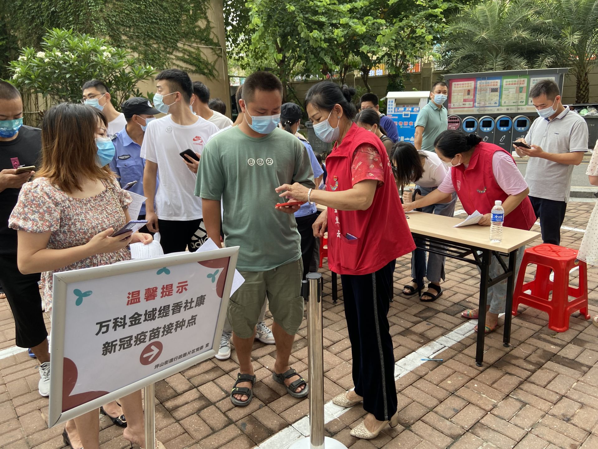 服务近三万人次！坪山街道低龄老人志愿者助力疫苗接种  
