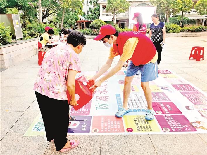 民主社区 “红色暑假”放光彩  