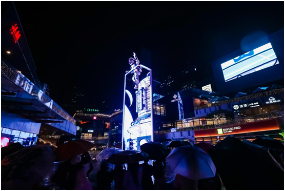 深圳首个垂直巨幕裸眼3D开启