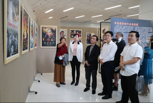 “李亚威影视作品海报展”在深圳揭幕