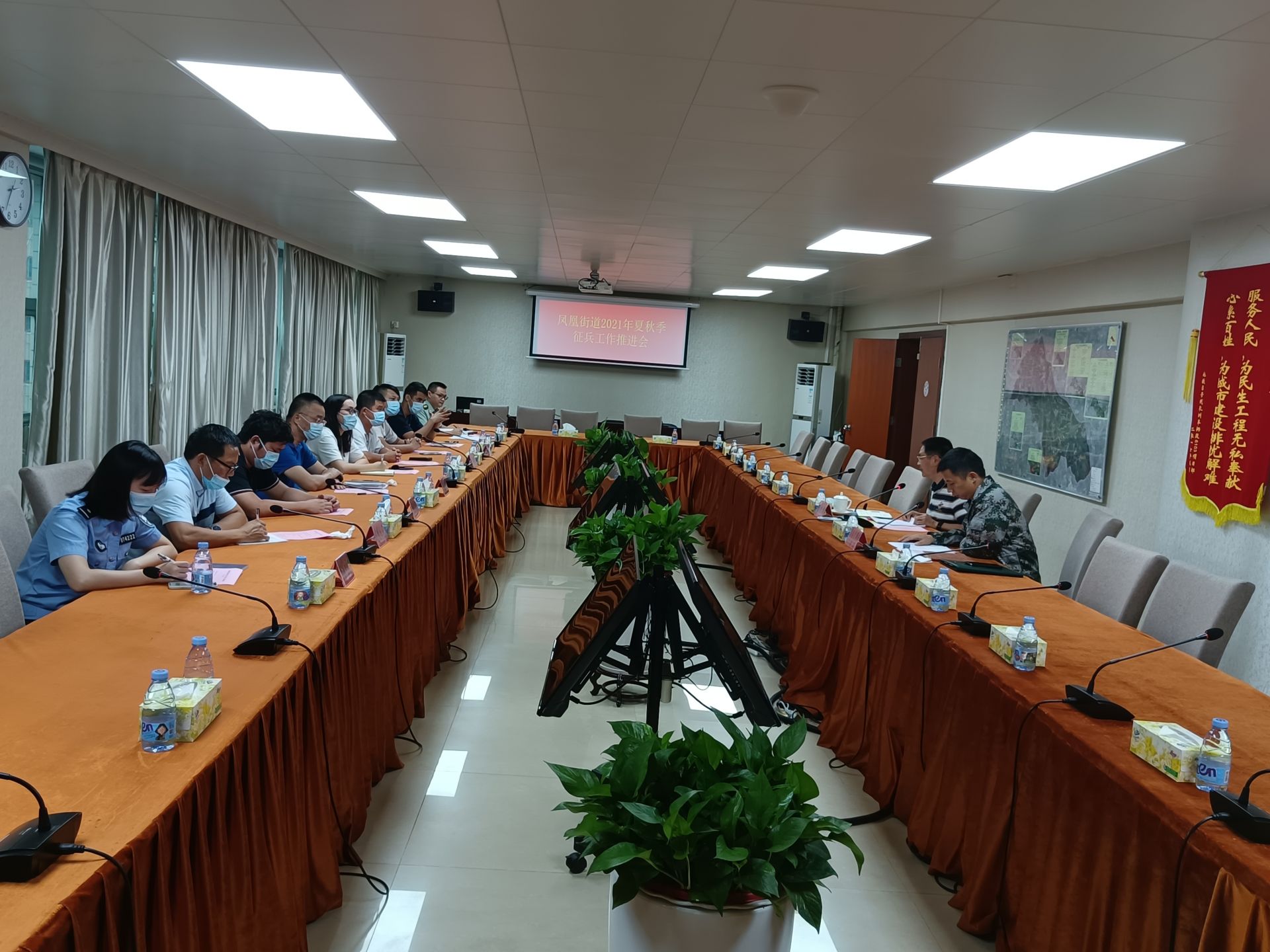 凤凰街道全方位宣传夏秋季征兵严把新兵质量关  