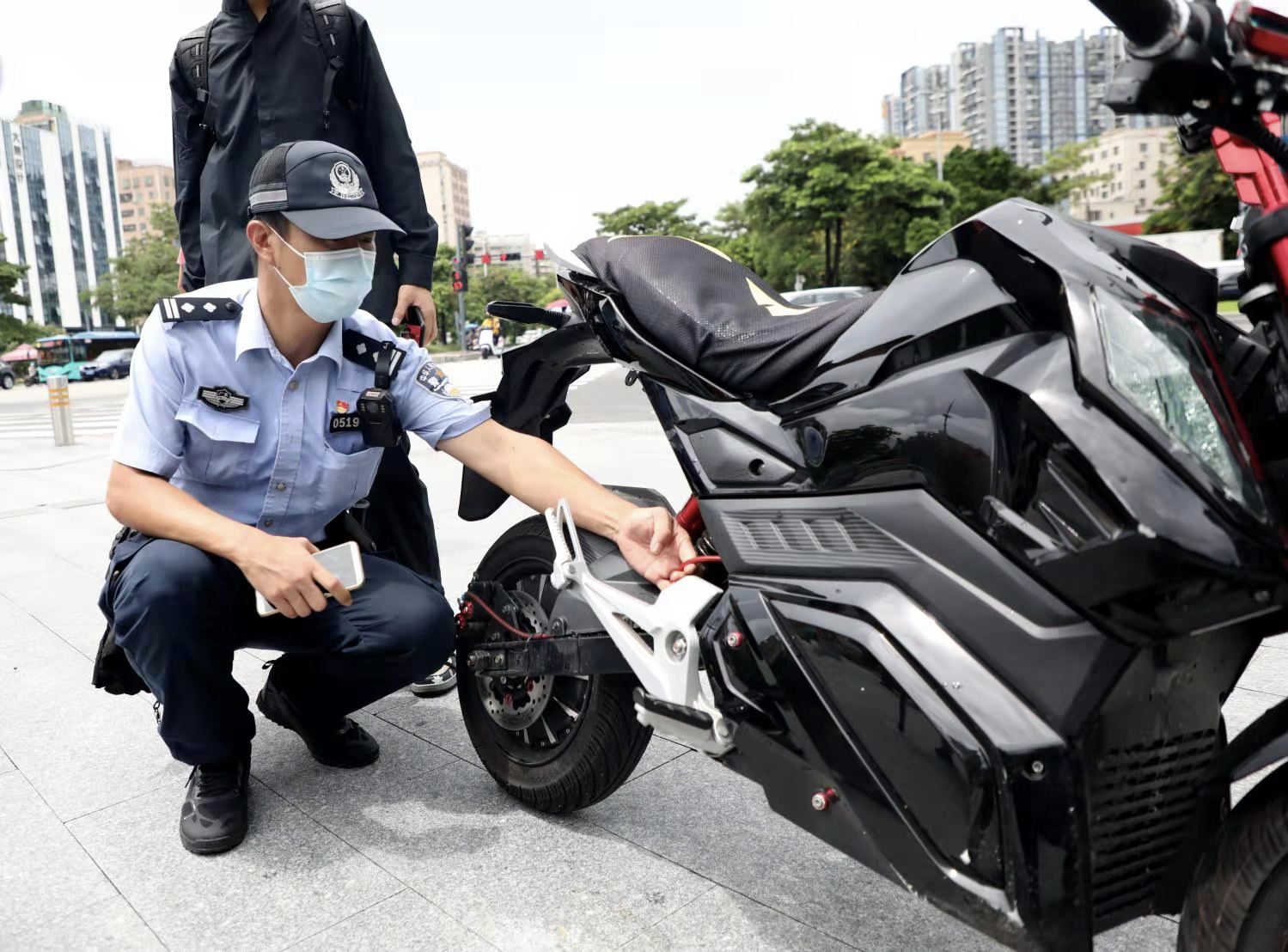 未成年骑非法改装电动车被抓！深圳交警开展全市大整治