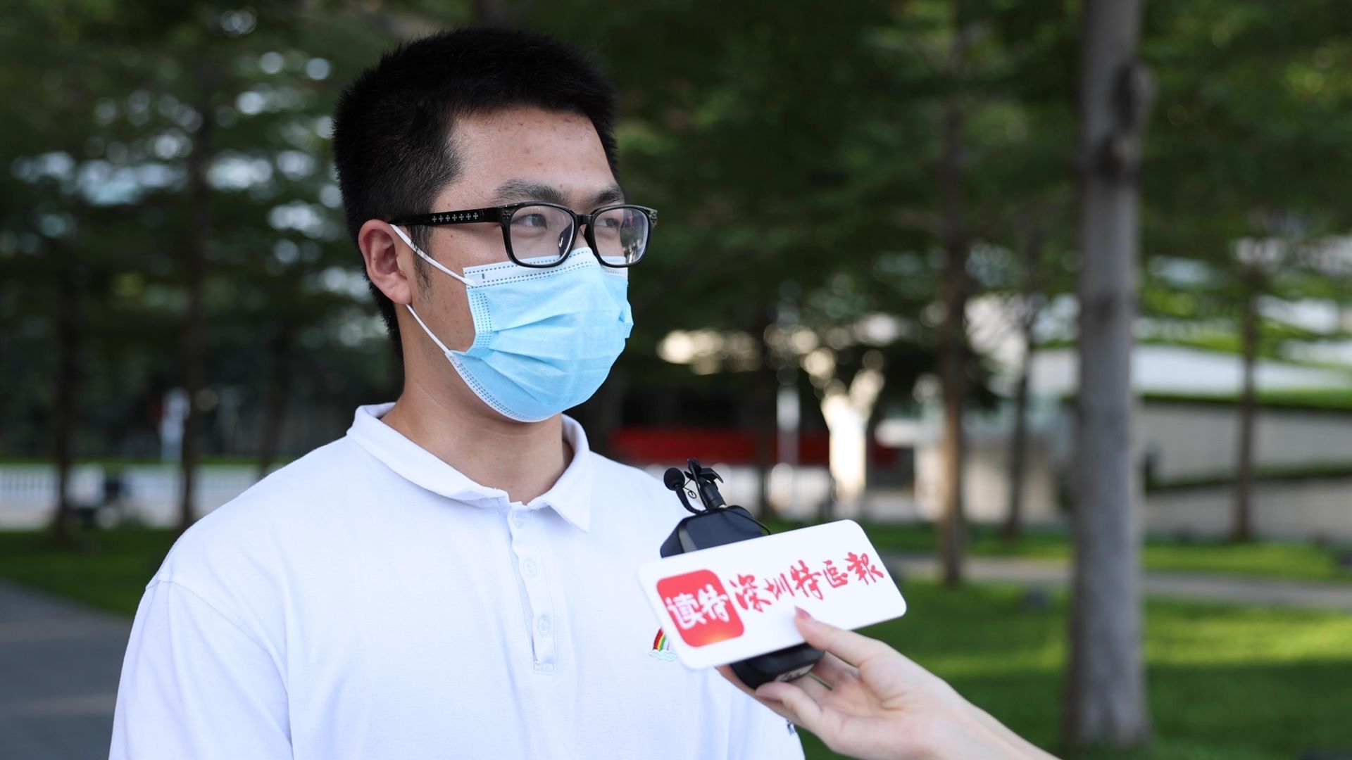 新闻路上说说说｜乘客自带板凳搭地铁，你如何看待这种行为？