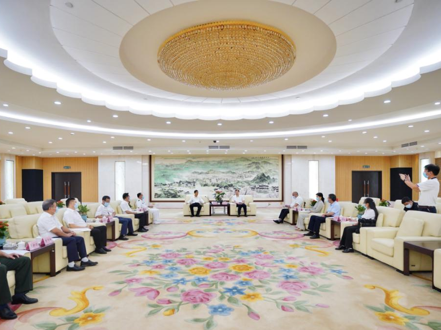 祝贺！东莞市委书记肖亚非会见全国“最美拥军人物”莫浩棠