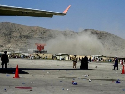 外媒：阿富汗喀布尔机场发生自杀式炸弹袭击，已致至少10人丧生