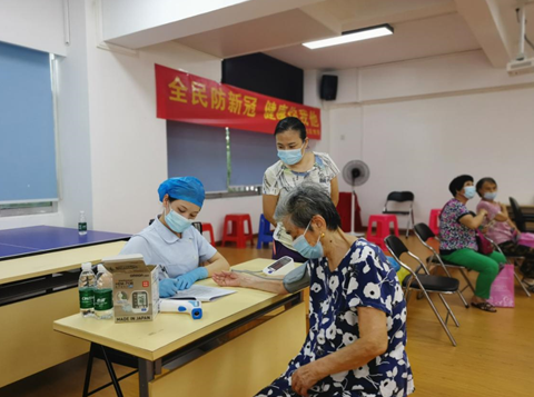 桂园街道大塘龙社区开展“疫苗进社区”便民服务  