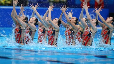把八个人练成一个人，中国拿下花样游泳团体银牌