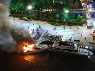 上海港国客中心：起火游艇漂泊碰撞一在岸靠泊游艇、擦碰一外籍游艇