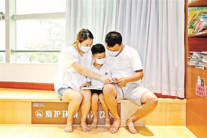 防疫不出行 读书去“远行” 探访西乡市民的暑期“书式”生活
