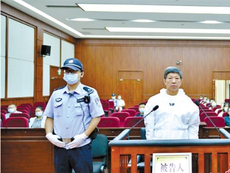兰州市公安局原副厅级干部黄大功案开庭：被控行贿40万获提拔