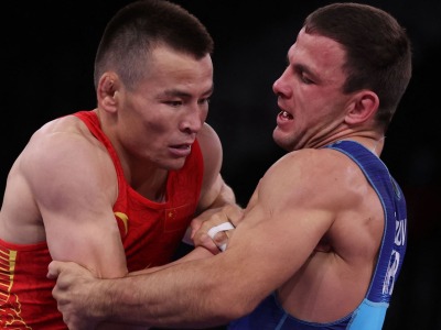 中国选手瓦里汗·赛里克拿下男子古典式摔跤铜牌