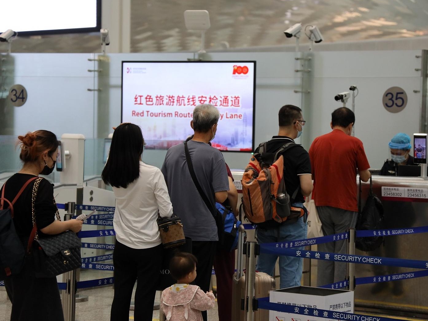 深圳机场：红色旅游航线航班超300班/周，旅客在机场可享专属服务