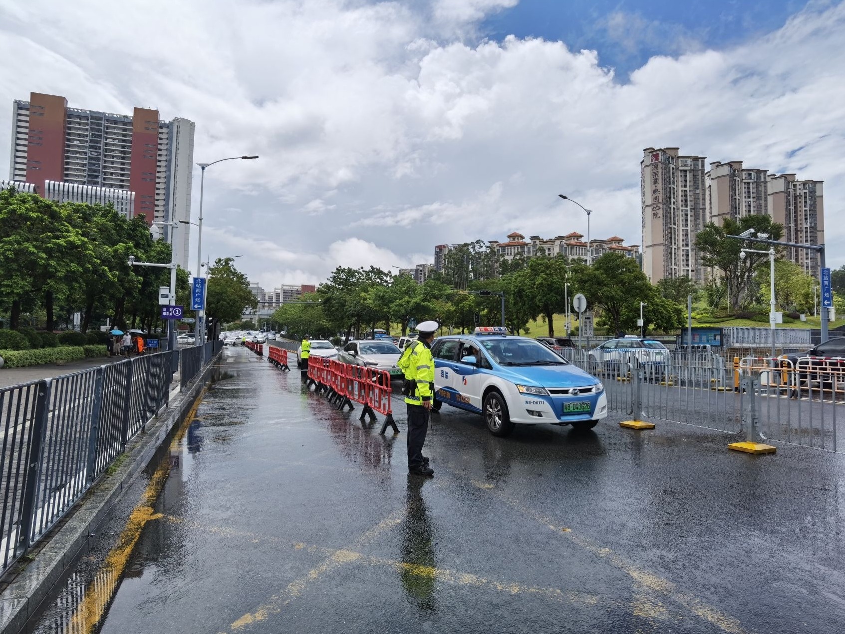深圳交警多措并举，缓解北站高峰期网约车候客堵路
