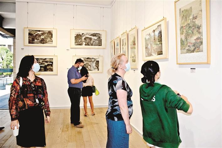 69幅精品画作尽展传统文化魅力  许振荣“炁墨”中国画展开幕