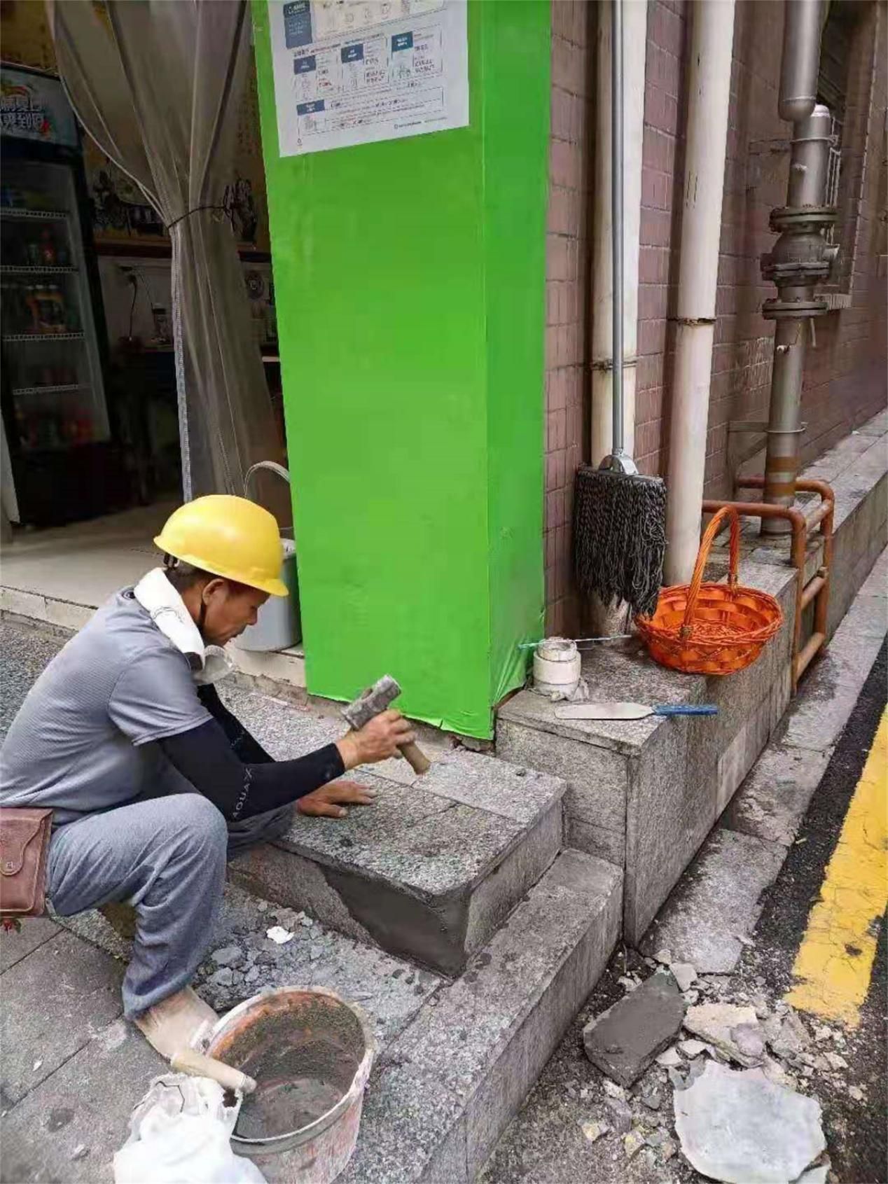 玉塘街道田寮社区修复破损道路128处1356平方米              