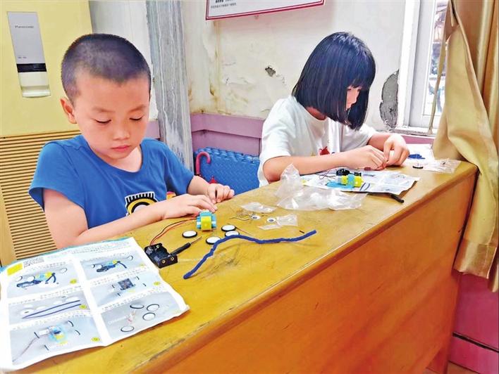 宝民社区开展机器人科普知识教育活动