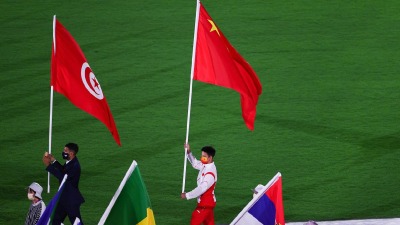 奥运闭幕式苏炳添举国旗出场