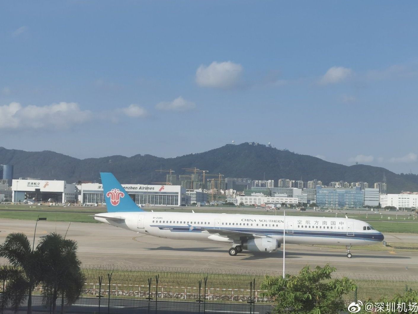 8月27日起，深圳机场陆续恢复南京、郑州等地往返航班