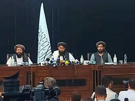塔利班举行进入喀布尔后的首次记者会，承诺不会采取报复行动