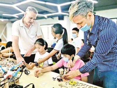 宝安科协开展2021年青少年机器人工坊活动，点燃青少年学习热情  