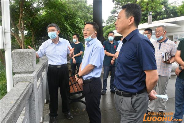 罗湖区委领导实地检查笋岗滞洪区防汛工作