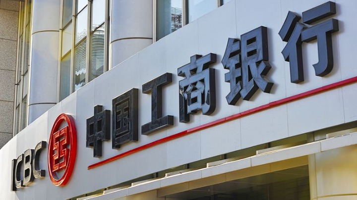 男子银行卡被冻结到银行咨询，却被珠海警方抓了！只因……