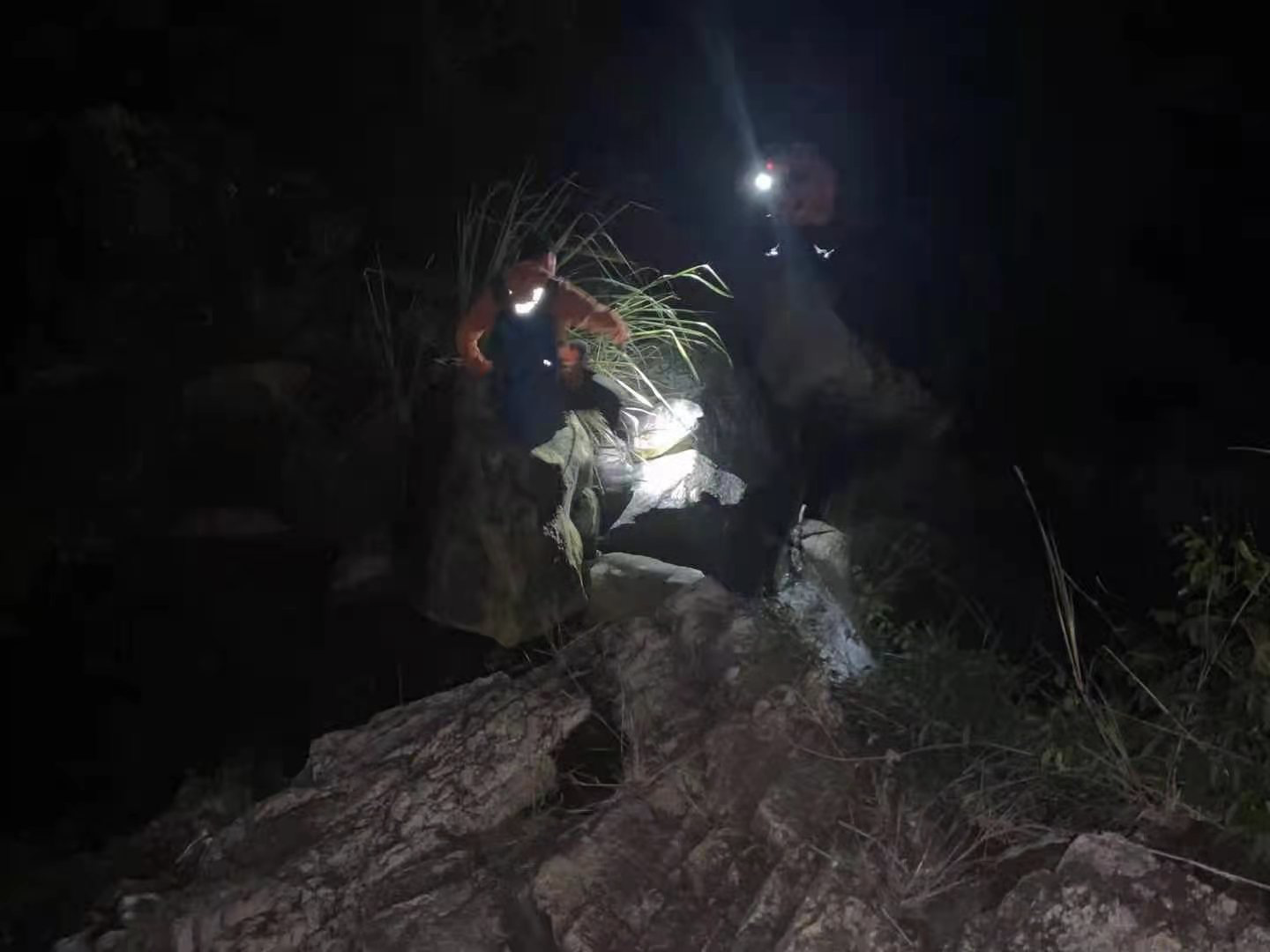 “独行侠”徒步登山被困南澳 大鹏警方9小时成功救出