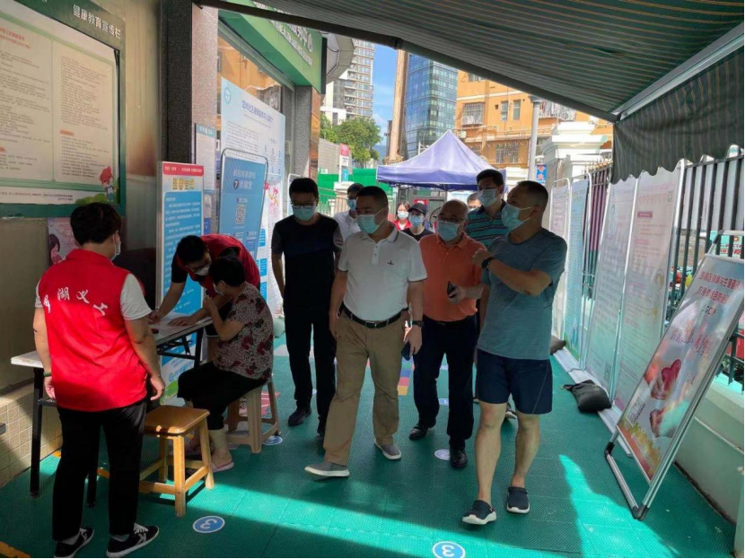 翠竹街道全力以赴推进60岁以上老人新冠疫苗接种工作，加快构筑群体免疫屏障