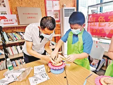 “小候鸟” 乐陶艺 玉塘街道助来深建设者家庭欢度暑假