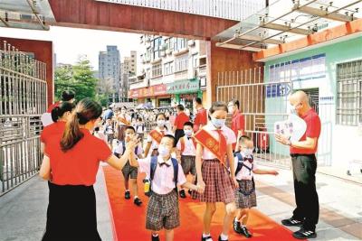 穿过“入学门” 听讲“第一课”，长圳学校举行2021年小学一年级新生入学礼