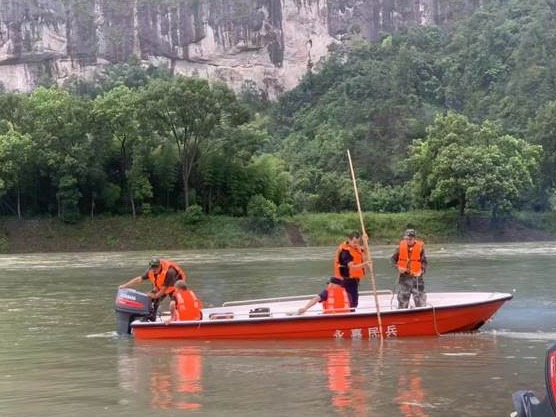 温州漂流竹筏侧翻9人落水：来自杭州旅游团，一老师下落不明