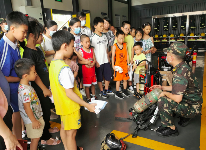 争当“小小消防员” 龙城盛平社区开展青少年消防演练活动